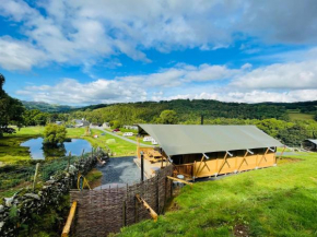 Quirky Safari Tent with Hot Tub in Heart of Snowdonia